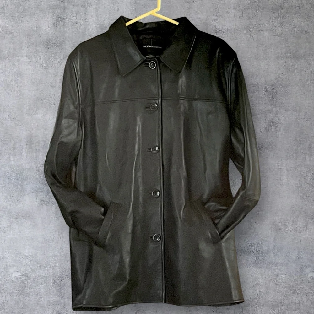 MODA INTERNATIONAL BLACK LEATHER MID LENGTH Y2K BUTTON FRONT JACKET (XL)